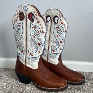 Women’s Tony Lama cowboy boots - Size 8